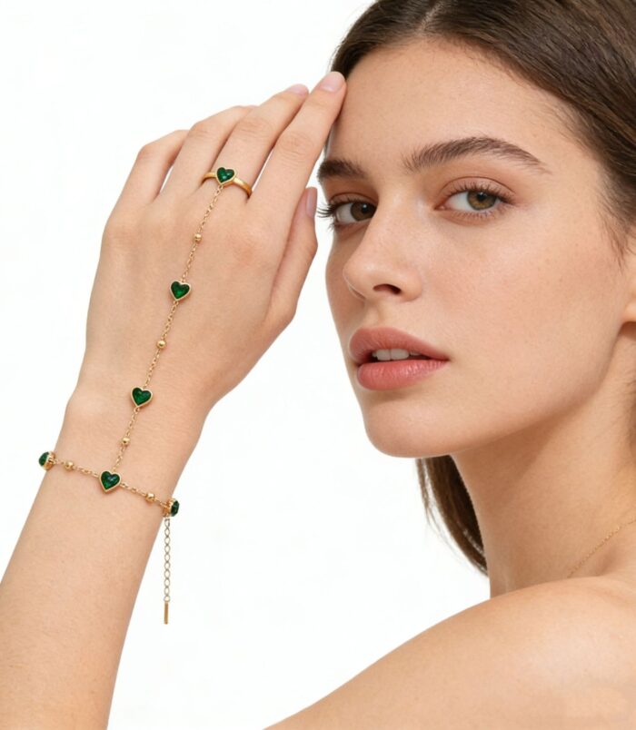 11. Vintage Elegant Heart-shaped Gemstone Bracelet Ring (1)