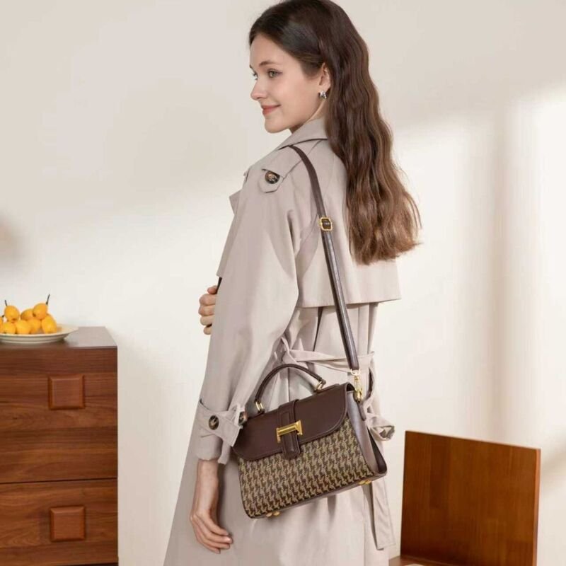 Genuine Leather Handbag For Woman (1) Genuine Leather Handbag For Woman (1)