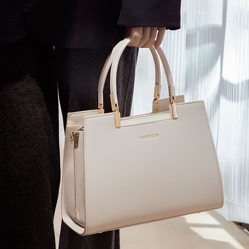 Stylish And Elegant Handbag For Woman (1) Stylish And Elegant Handbag For Woman (1)